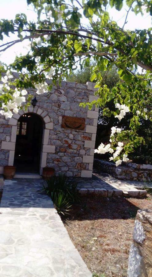 Charouda Stone Tower Apartment Pyrgos Dirou ภายนอก รูปภาพ