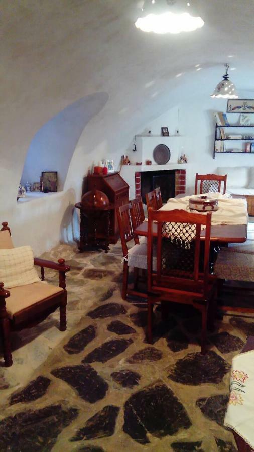 Charouda Stone Tower Apartment Pyrgos Dirou ภายนอก รูปภาพ