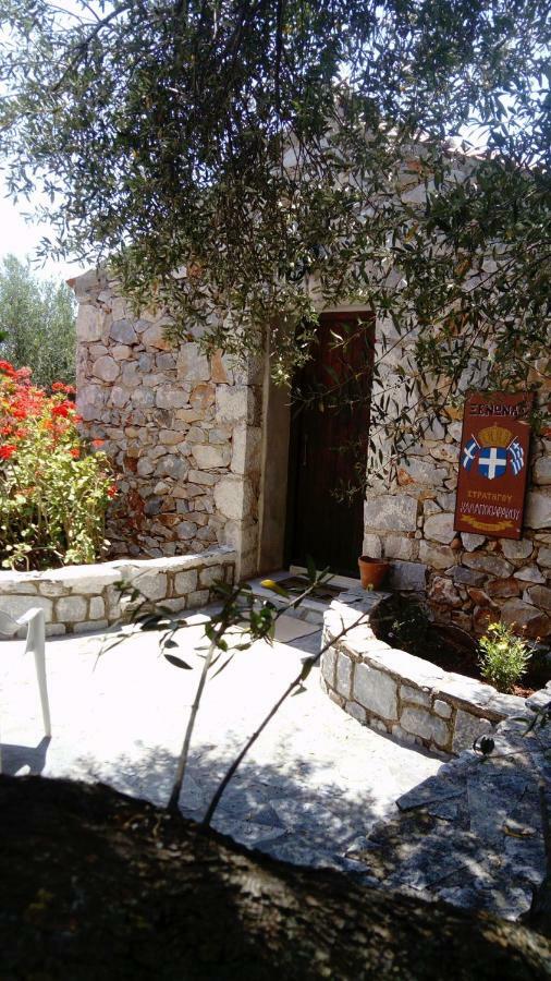 Charouda Stone Tower Apartment Pyrgos Dirou ภายนอก รูปภาพ