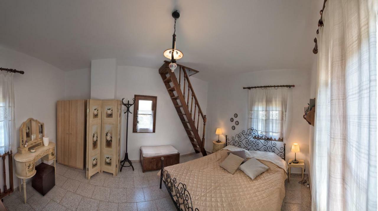 Charouda Stone Tower Apartment Pyrgos Dirou ภายนอก รูปภาพ
