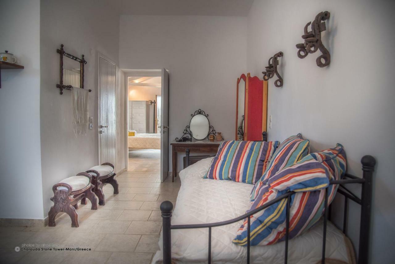 Charouda Stone Tower Apartment Pyrgos Dirou ภายนอก รูปภาพ