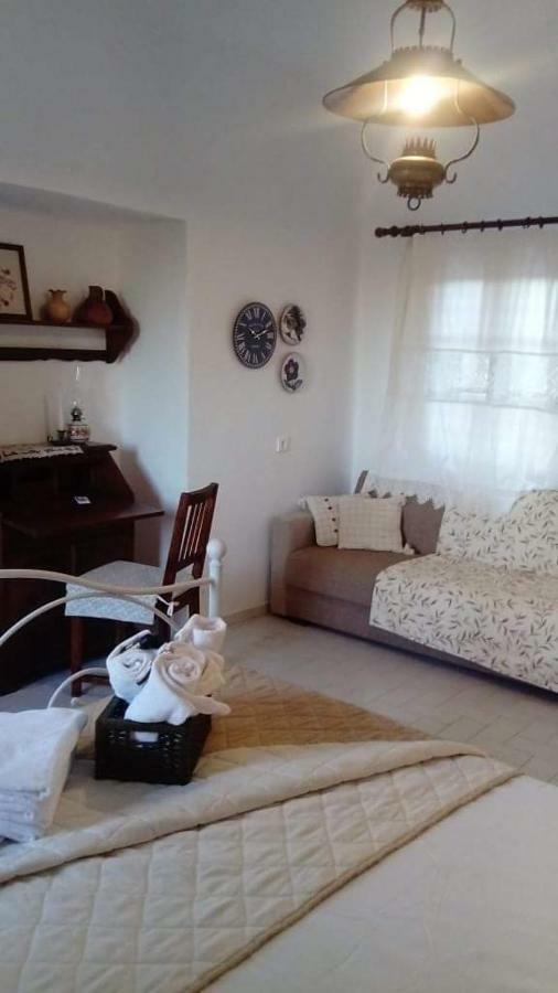 Charouda Stone Tower Apartment Pyrgos Dirou ภายนอก รูปภาพ