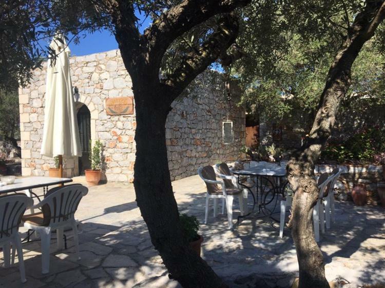 Charouda Stone Tower Apartment Pyrgos Dirou ภายนอก รูปภาพ